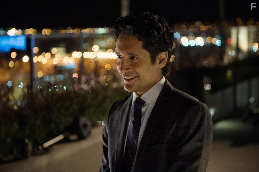 Stephen Lobo in Континуум (2012)