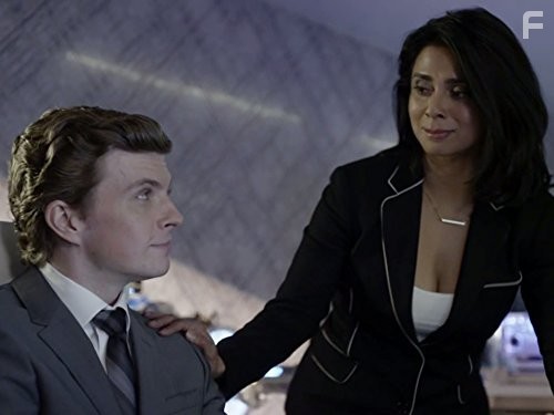 Erik Knudsen and Anjali Jay in Континуум (2012)