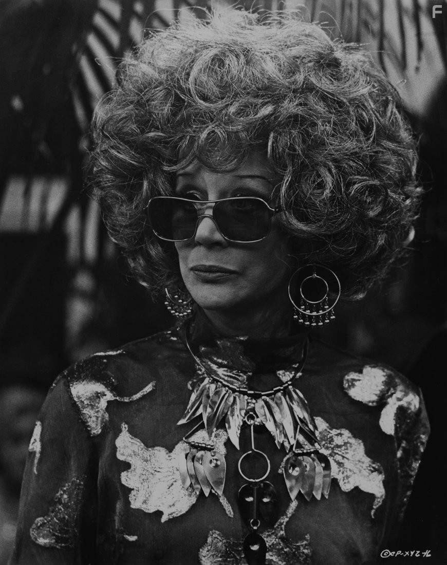 Margaret Leighton in Zee and Co. (1972)