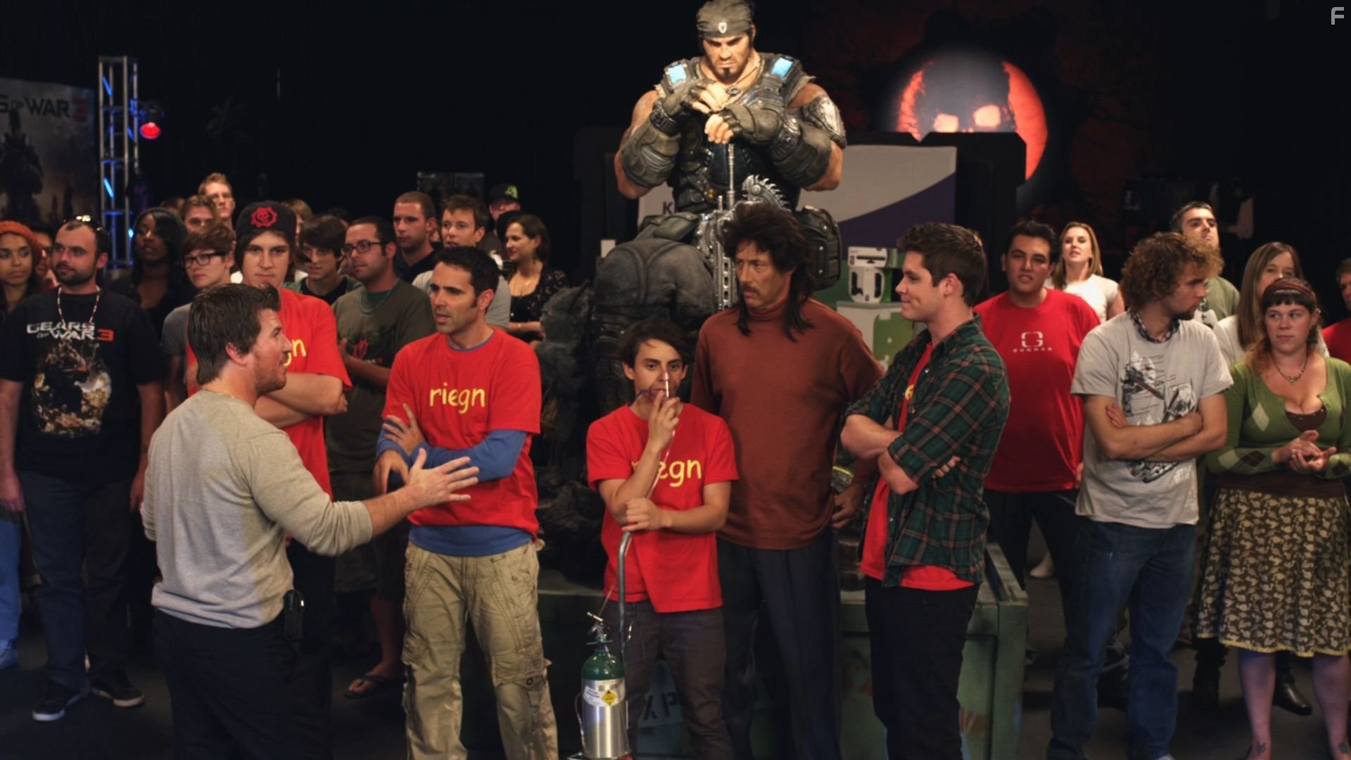 Moises Arias and Blake Freeman in Нубы (2012)