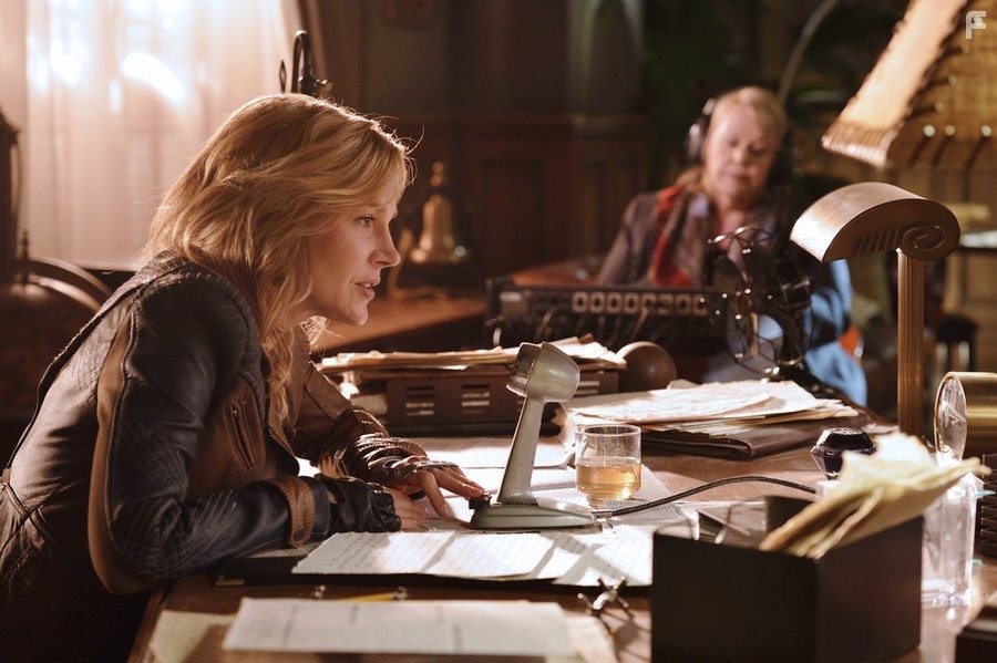 Julie Benz in Вызов (2013)