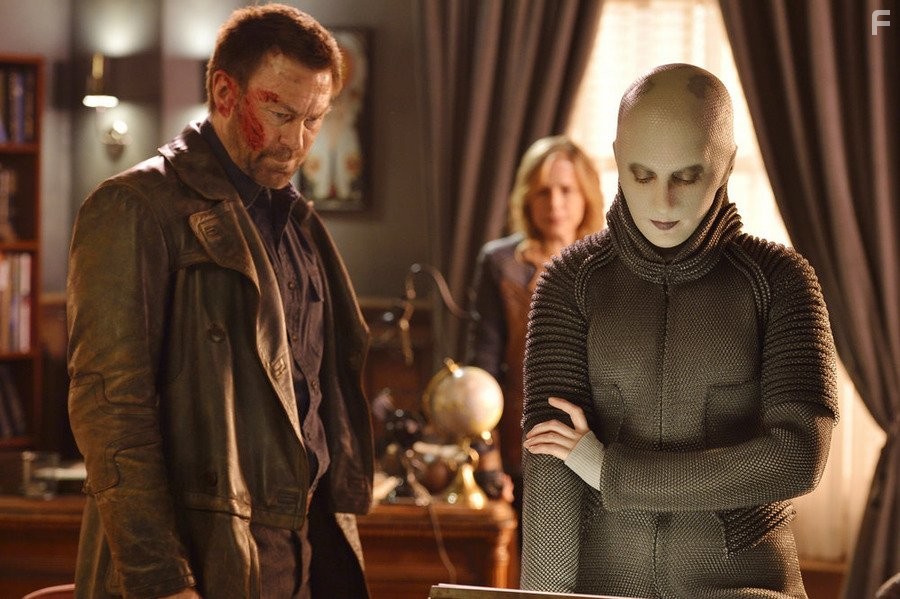 Julie Benz, Grant Bowler, and Trenna Keating in Вызов (2013)