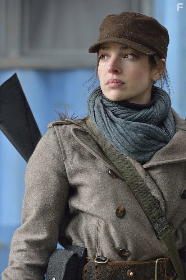 Anna Hopkins in Вызов (2013)