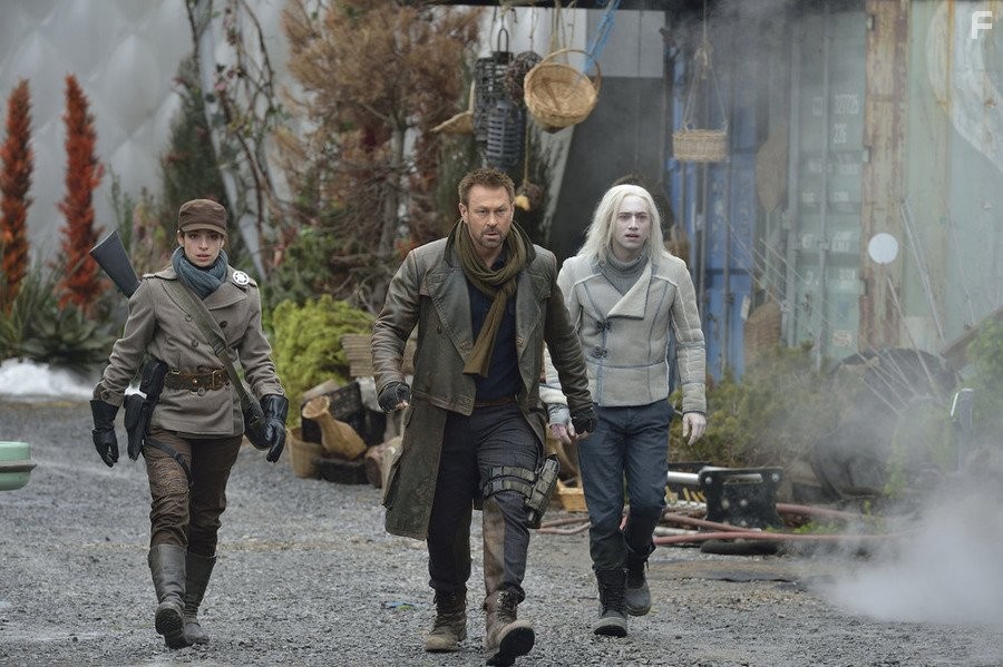 Grant Bowler, Anna Hopkins, and Jesse Rath in Вызов (2013)