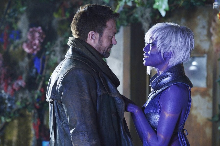 Grant Bowler and Nichole Galicia in Вызов (2013)