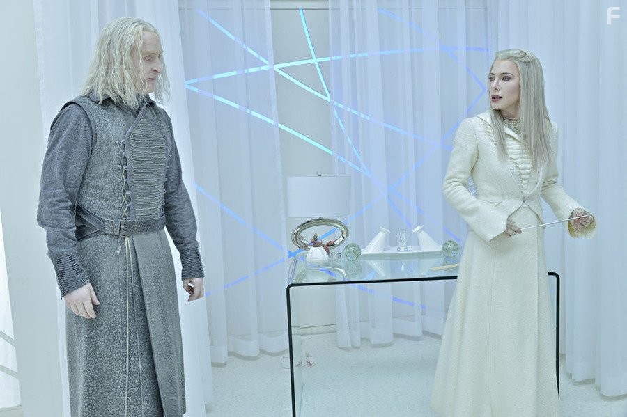 Tony Curran and Jaime Murray in Вызов (2013)