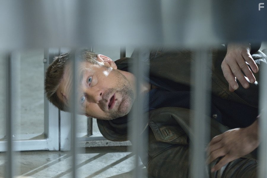 Grant Bowler in Вызов (2013)