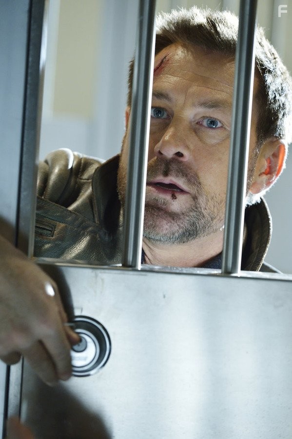 Grant Bowler in Вызов (2013)