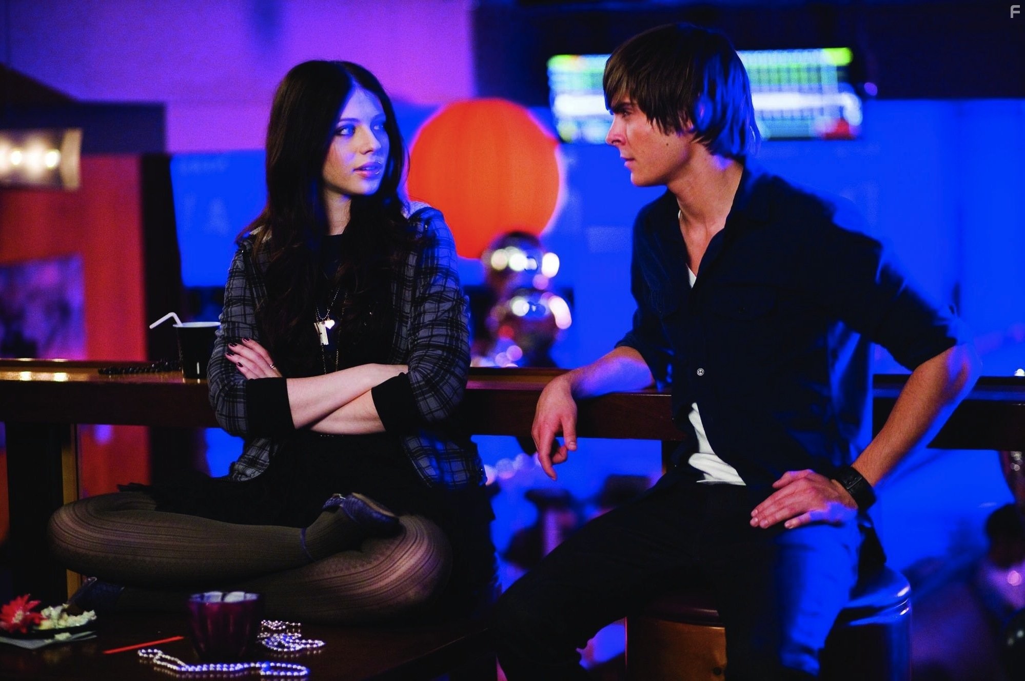 Michelle Trachtenberg and Zac Efron in Папе снова 17 (2009)