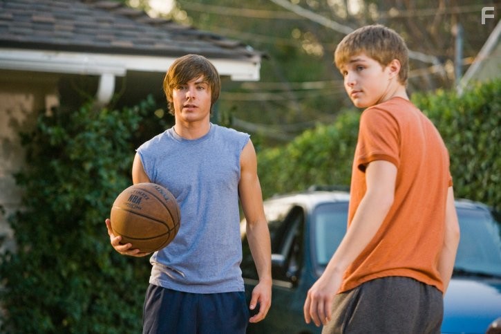 Zac Efron and Sterling Knight in Папе снова 17 (2009)