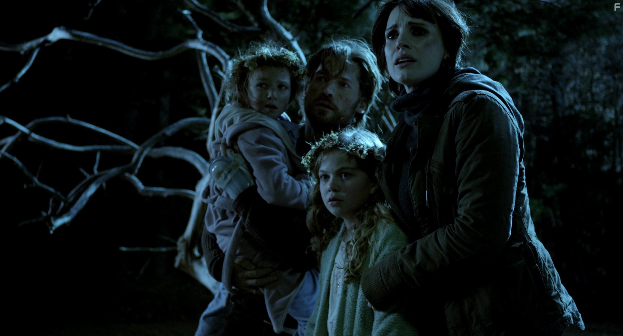 Nikolaj Coster-Waldau, Jessica Chastain, Megan Charpentier, and Isabelle N?lisse in Мама (2013)