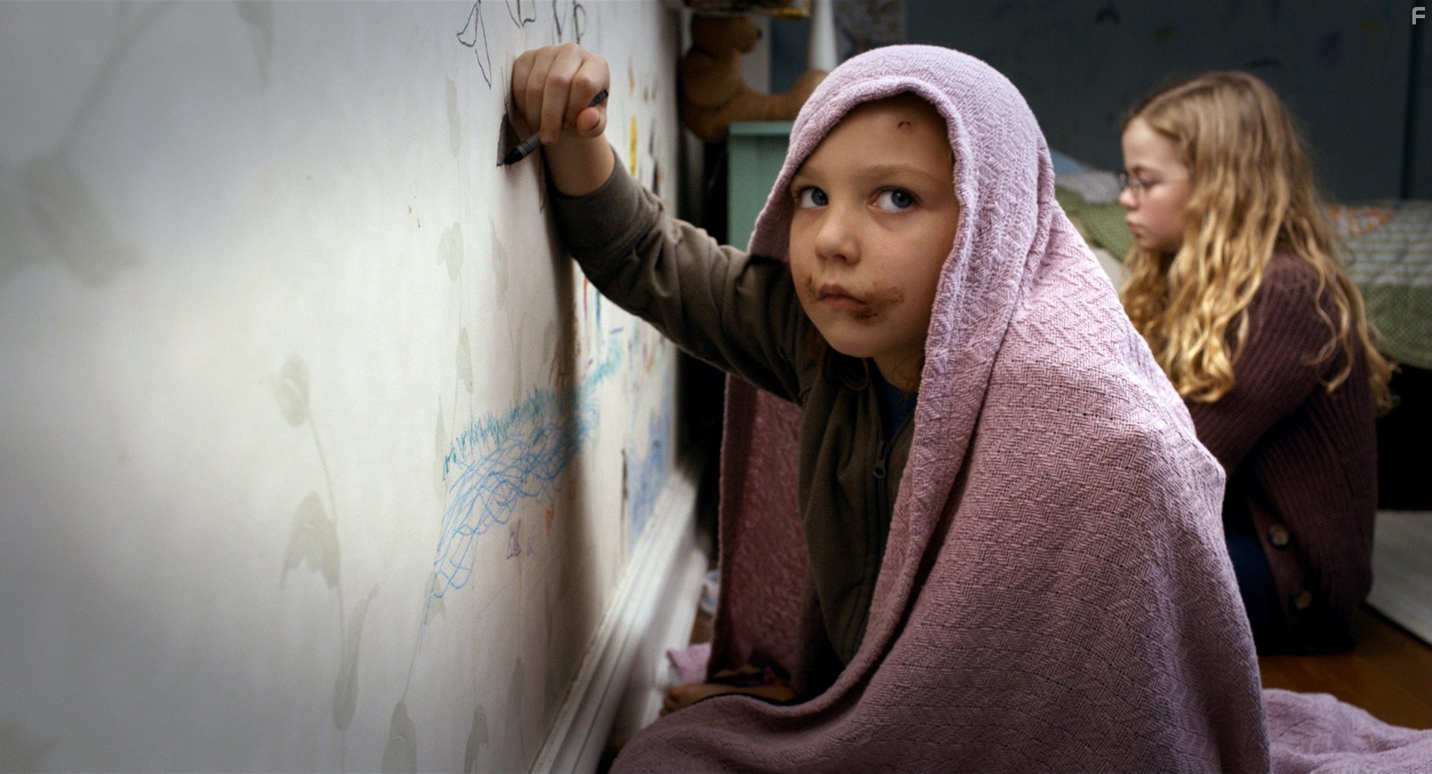 Megan Charpentier and Isabelle N?lisse in Мама (2013)