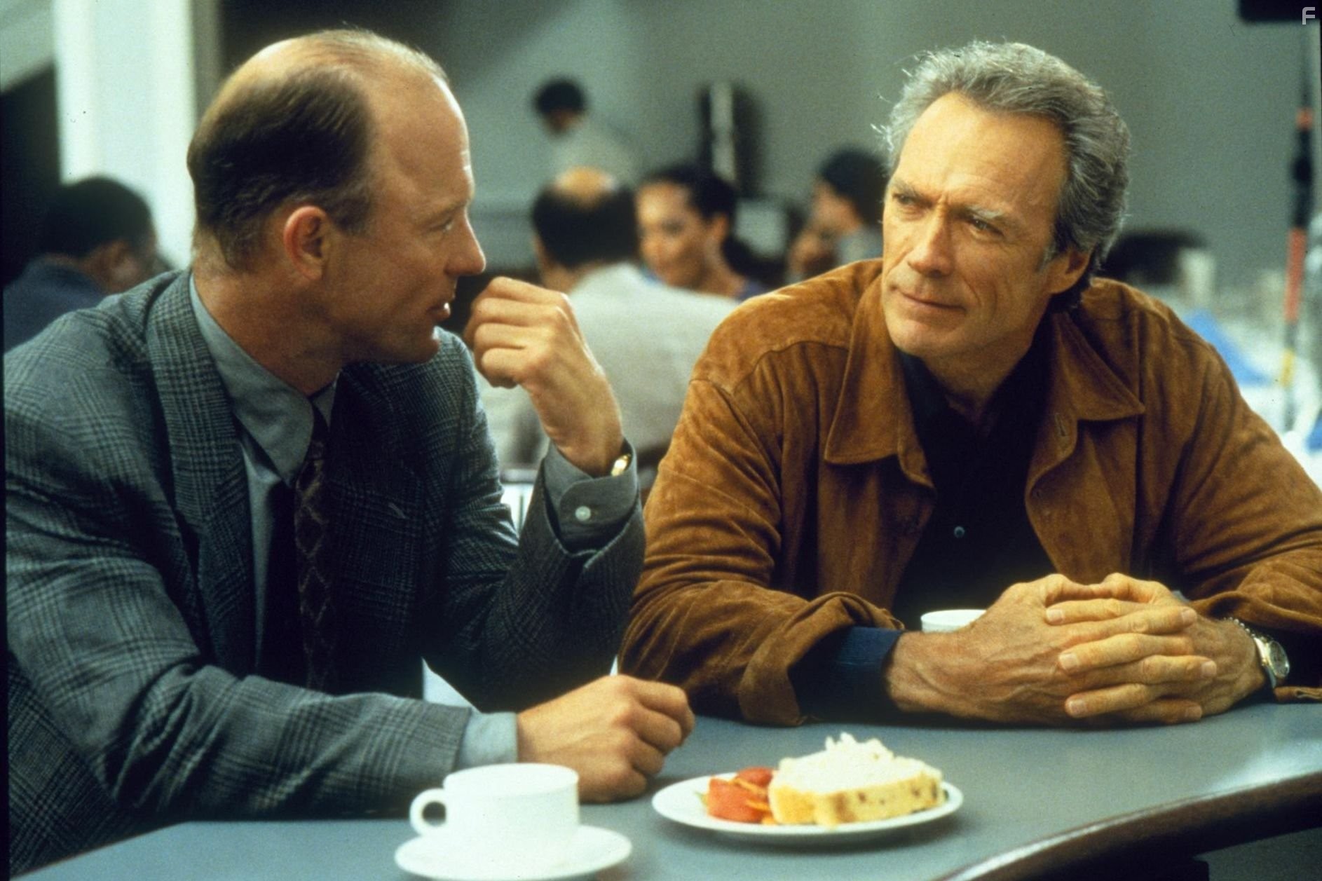 Clint Eastwood and Ed Harris in Абсолютная власть (1997)
