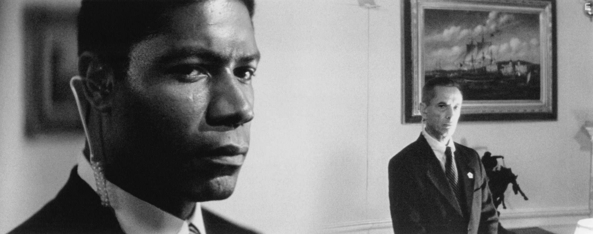 Scott Glenn and Dennis Haysbert in Абсолютная власть (1997)
