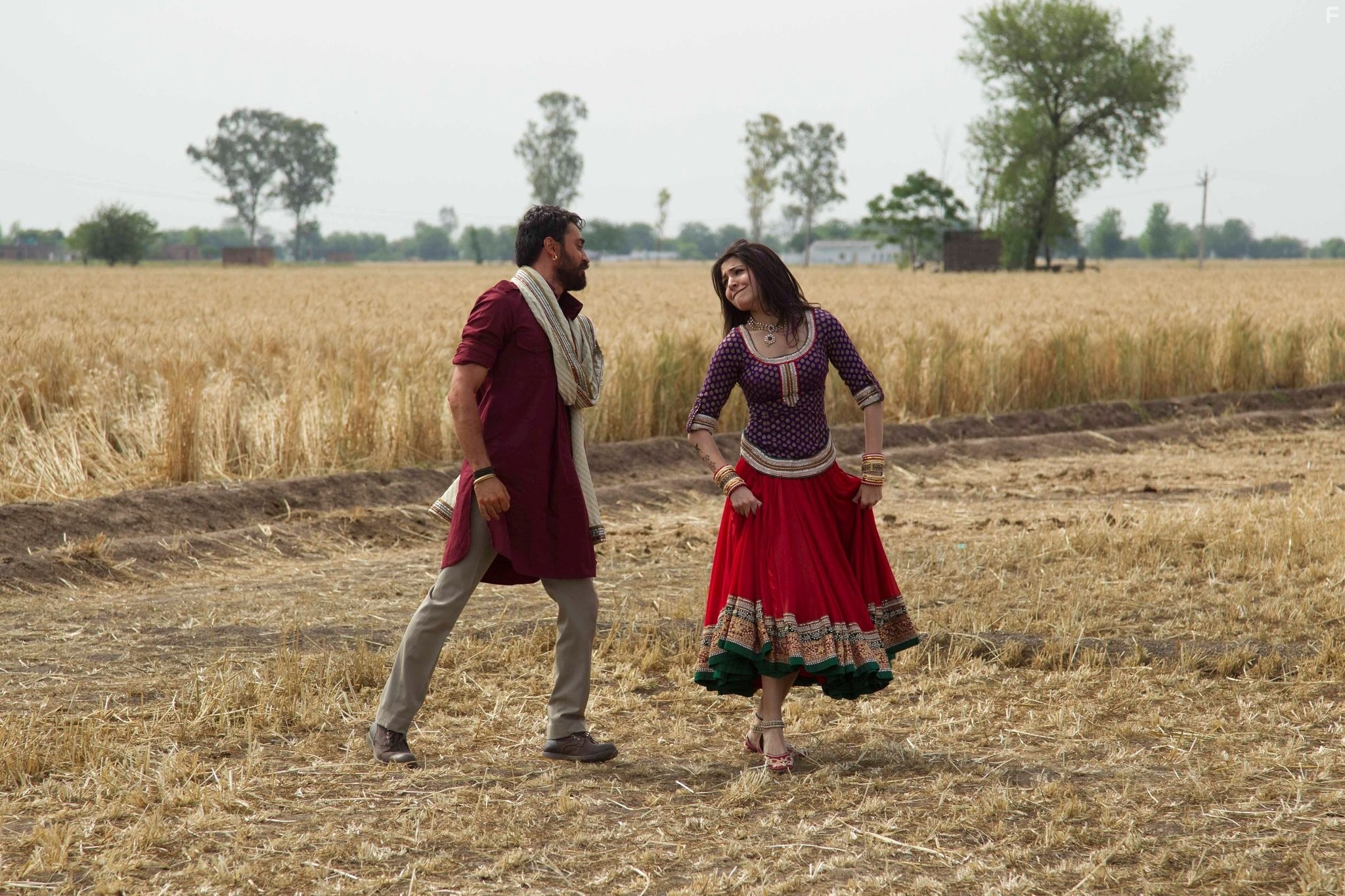 Imran Khan and Anushka Sharma in Матру, Биджли и Мандола (2013)