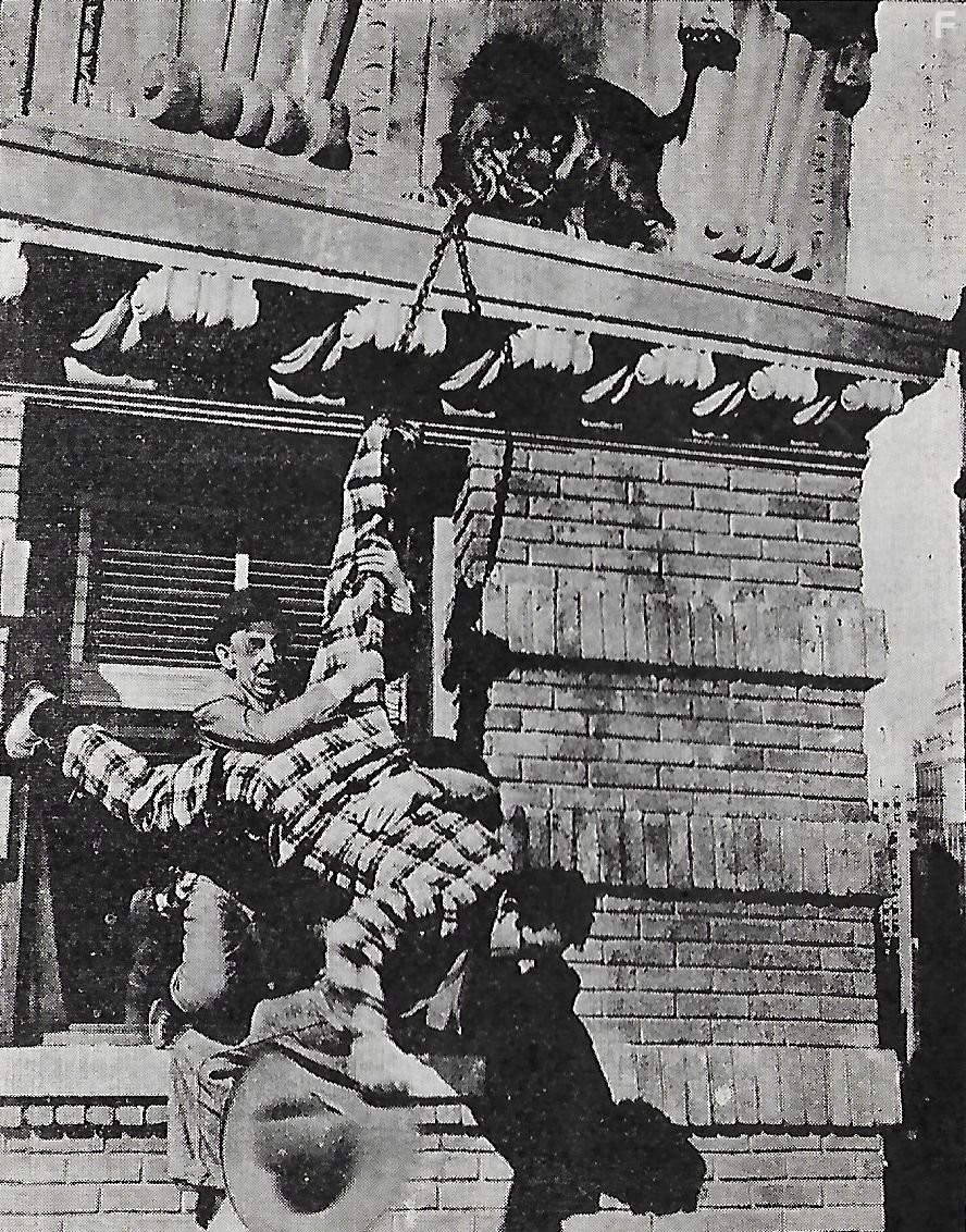 Harold Lloyd and Jackie the Lion in Грiх Гарольда Дiддлбока (1947)