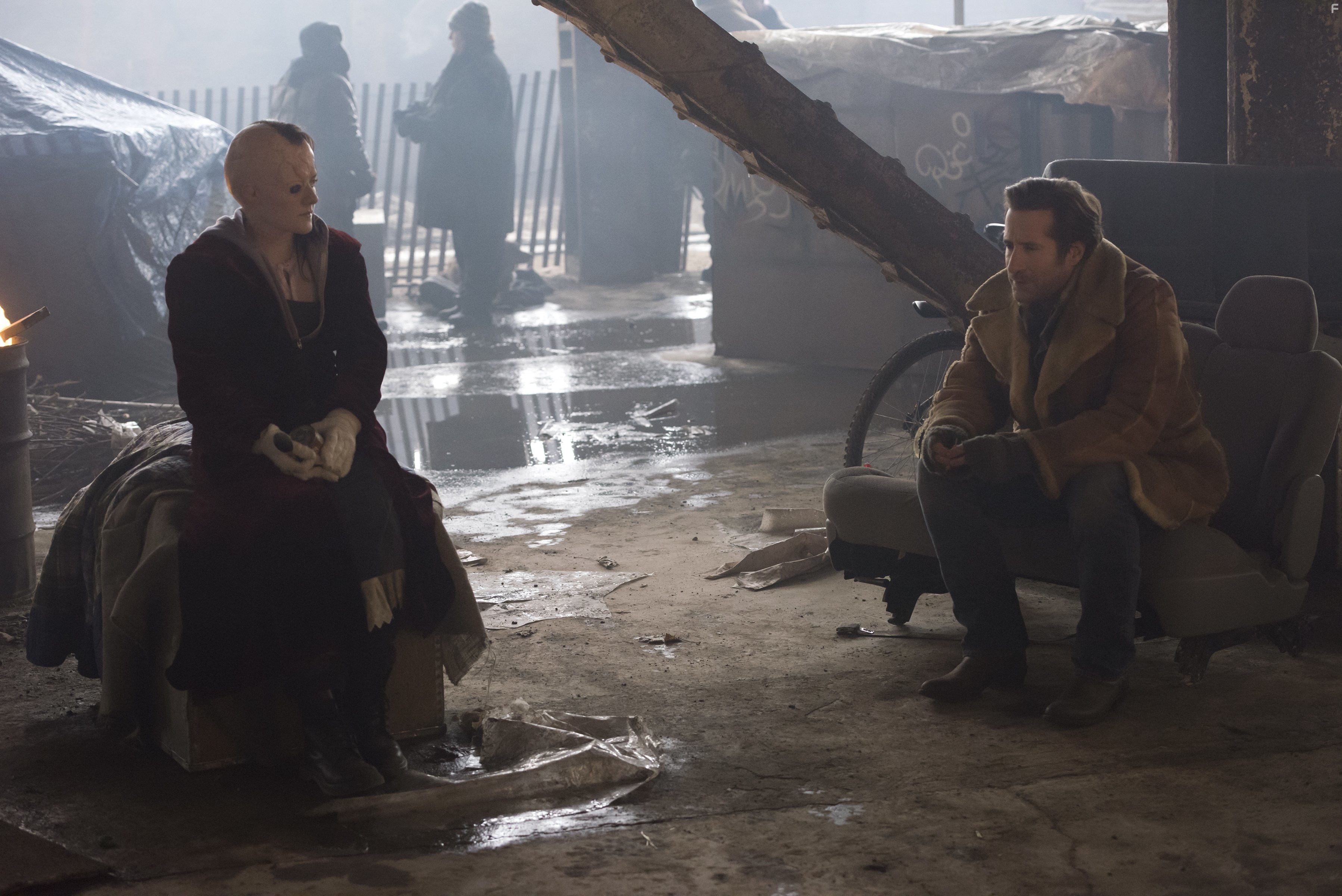 Richard Gunn and Madeleine Martin in Хемлок Гроув (2013)