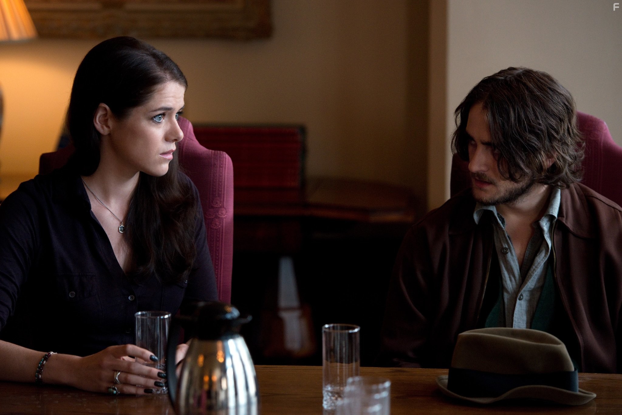 Kaniehtiio Horn and Landon Liboiron in Хемлок Гроув (2013)