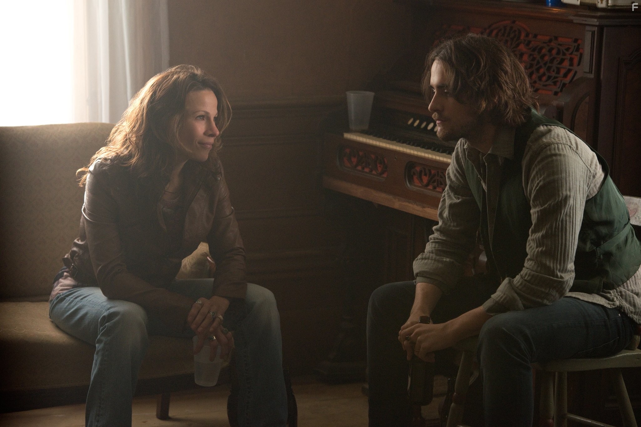 Lili Taylor and Landon Liboiron in Хемлок Гроув (2013)