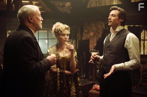 Michael Caine, Hugh Jackman, and Scarlett Johansson in Престиж (2006)