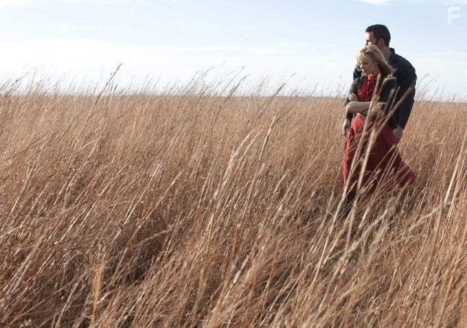 Ben Affleck and Rachel McAdams in К чуду (2012)