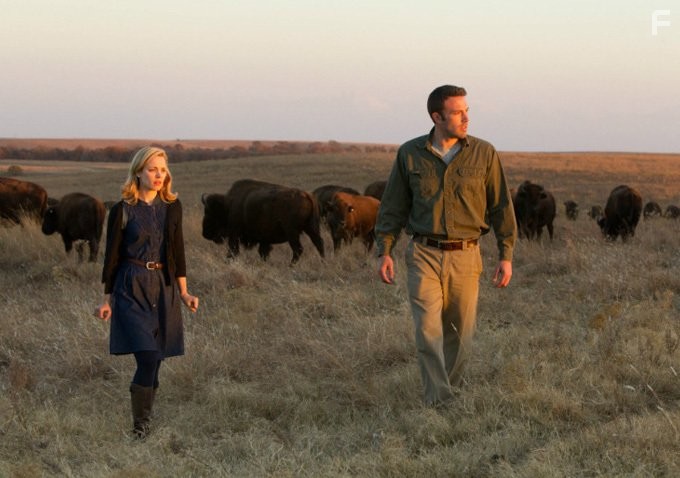 Ben Affleck and Rachel McAdams in К чуду (2012)