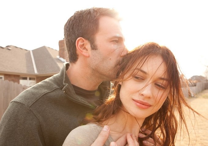 Ben Affleck and Olga Kurylenko in К чуду (2012)