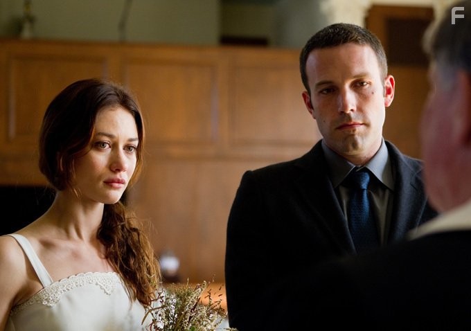 Ben Affleck and Olga Kurylenko in К чуду (2012)