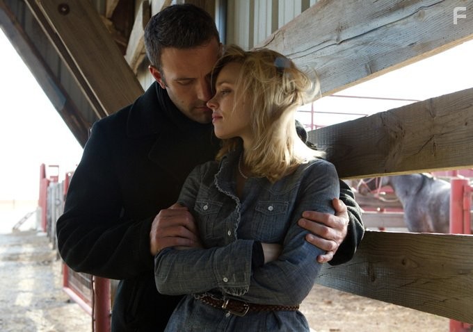 Ben Affleck and Rachel McAdams in К чуду (2012)