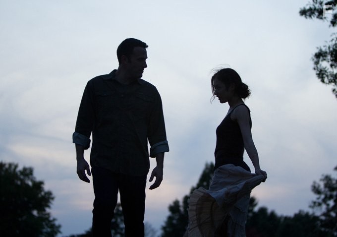 Ben Affleck and Olga Kurylenko in К чуду (2012)