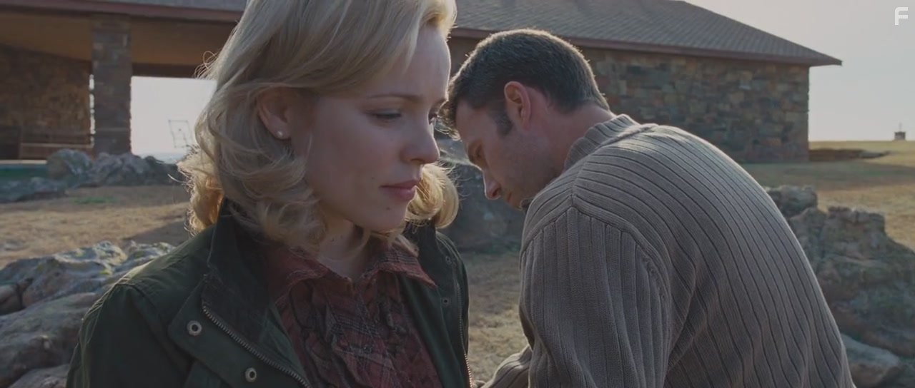 Ben Affleck and Rachel McAdams in К чуду (2012)