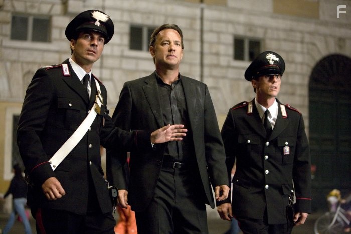 Tom Hanks and Victor Alfieri in Ангелы и демоны (2009)