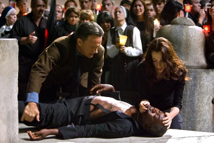 Tom Hanks and Ayelet Zurer in Ангелы и демоны (2009)