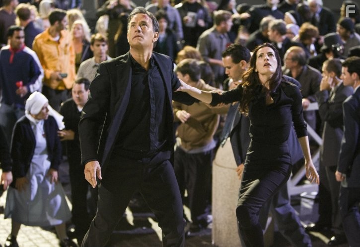 Tom Hanks and Ayelet Zurer in Ангелы и демоны (2009)