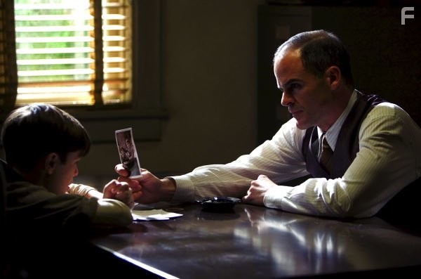 Michael Kelly and Eddie Alderson in Подмена (2008)