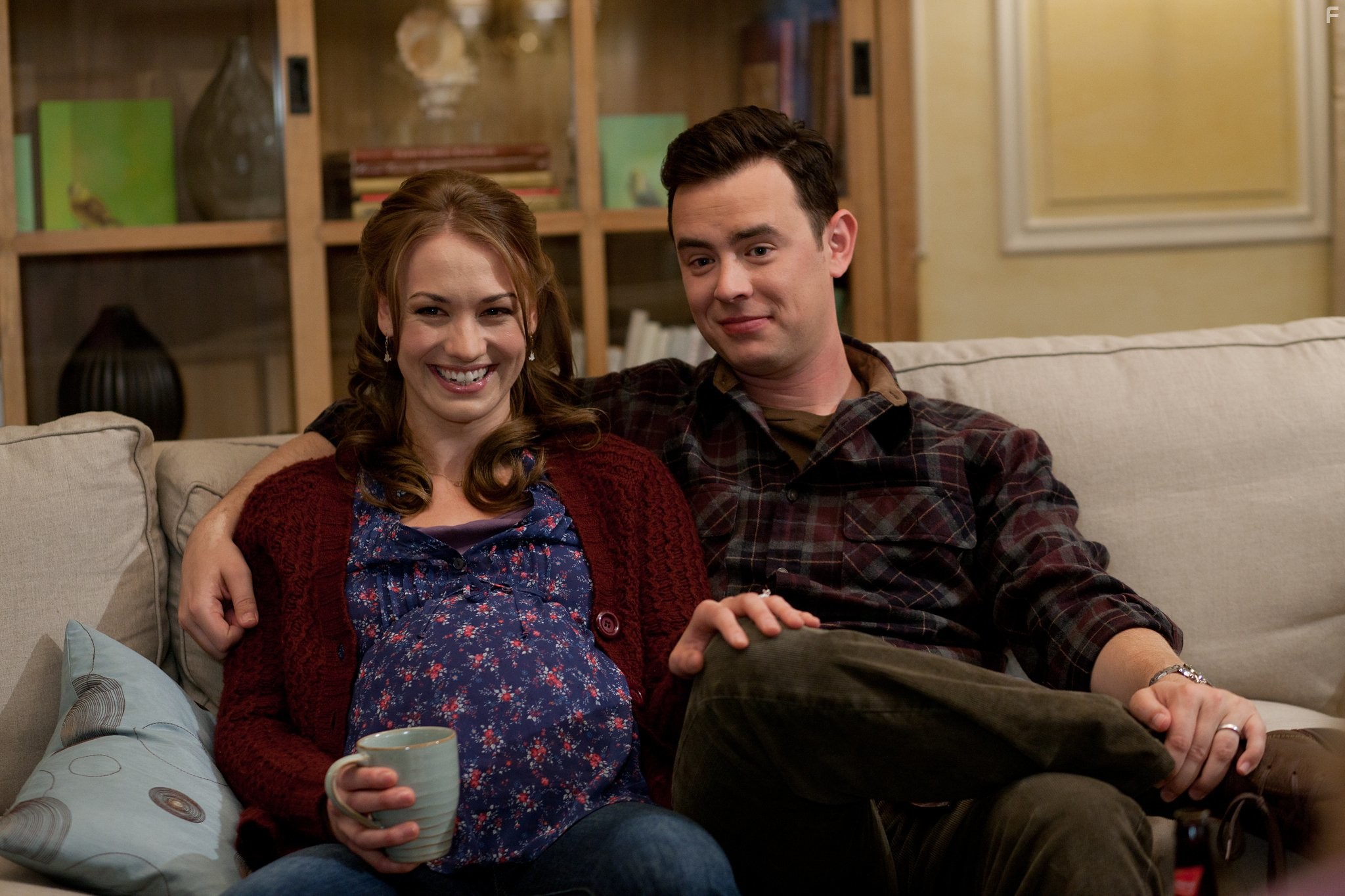 Colin Hanks and Yvonne Strahovski in Проклятие моей матери (2012)