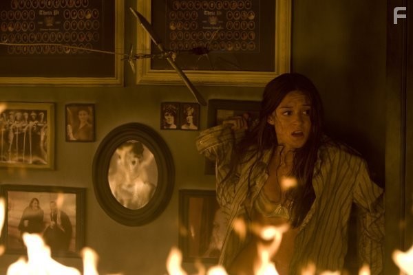 Caroline D'Amore in Крик в общаге (2009)