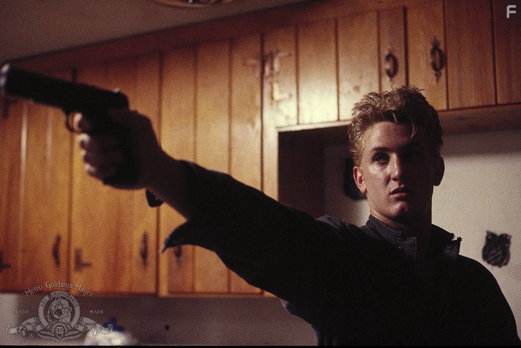 Sean Penn in В упор (1986)