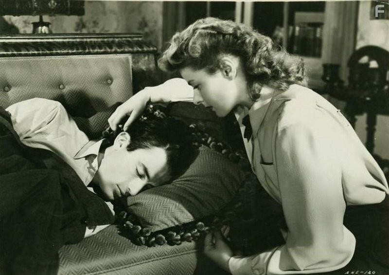 Ingrid Bergman and Gregory Peck in Завороженный (1945)