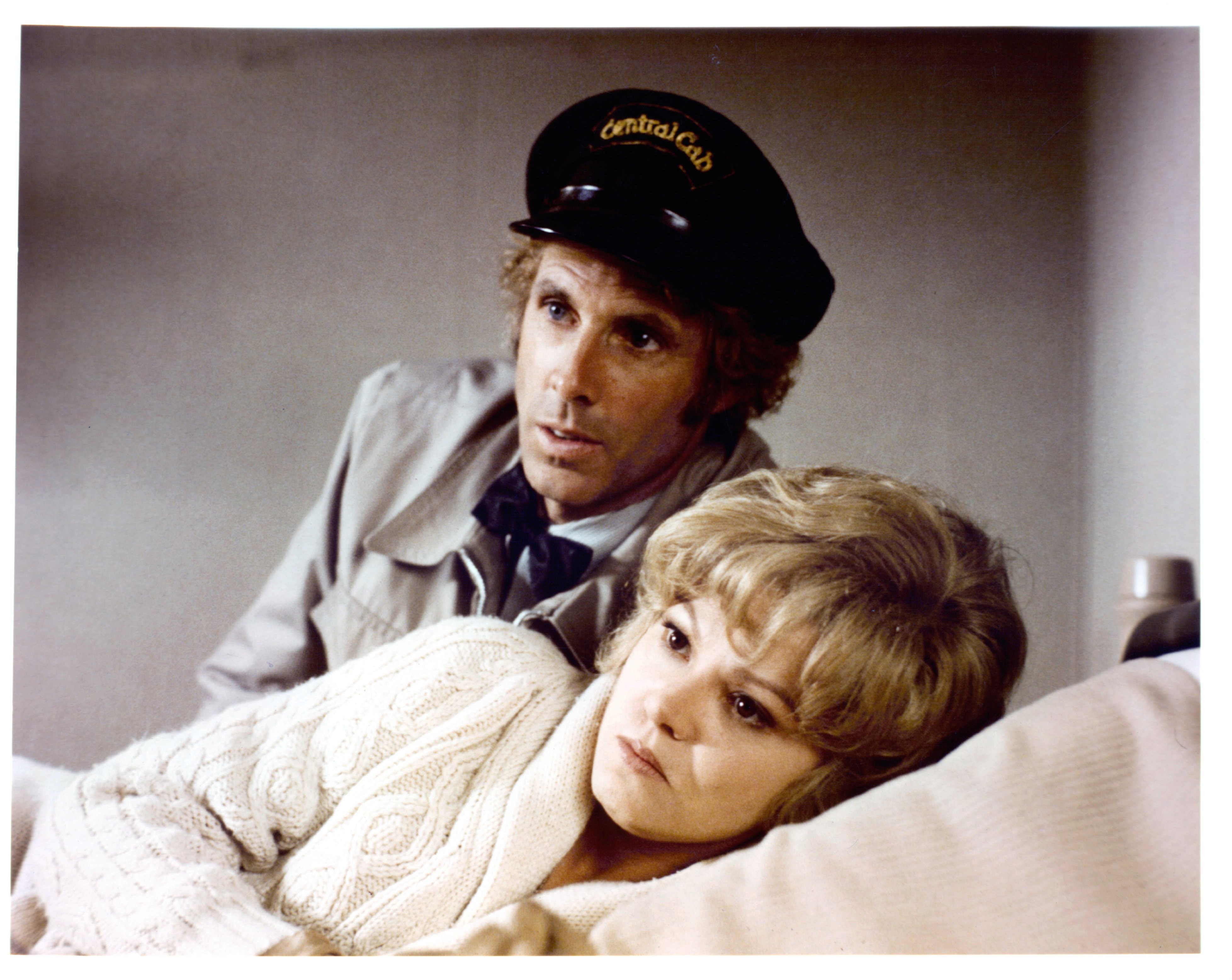 Bruce Dern and Barbara Harris in Семейный заговор (1976)