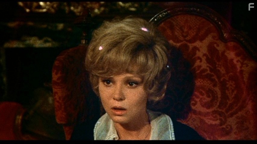 Barbara Harris in Семейный заговор (1976)