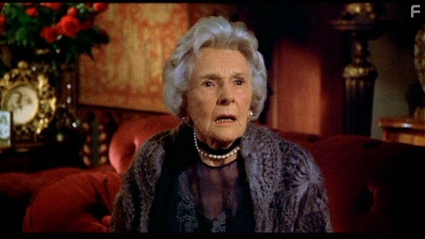 Cathleen Nesbitt in Семейный заговор (1976)