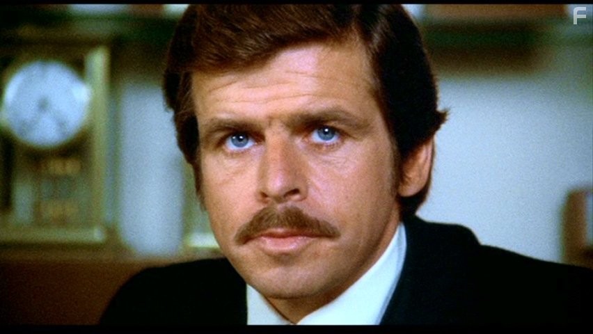 William Devane in Семейный заговор (1976)