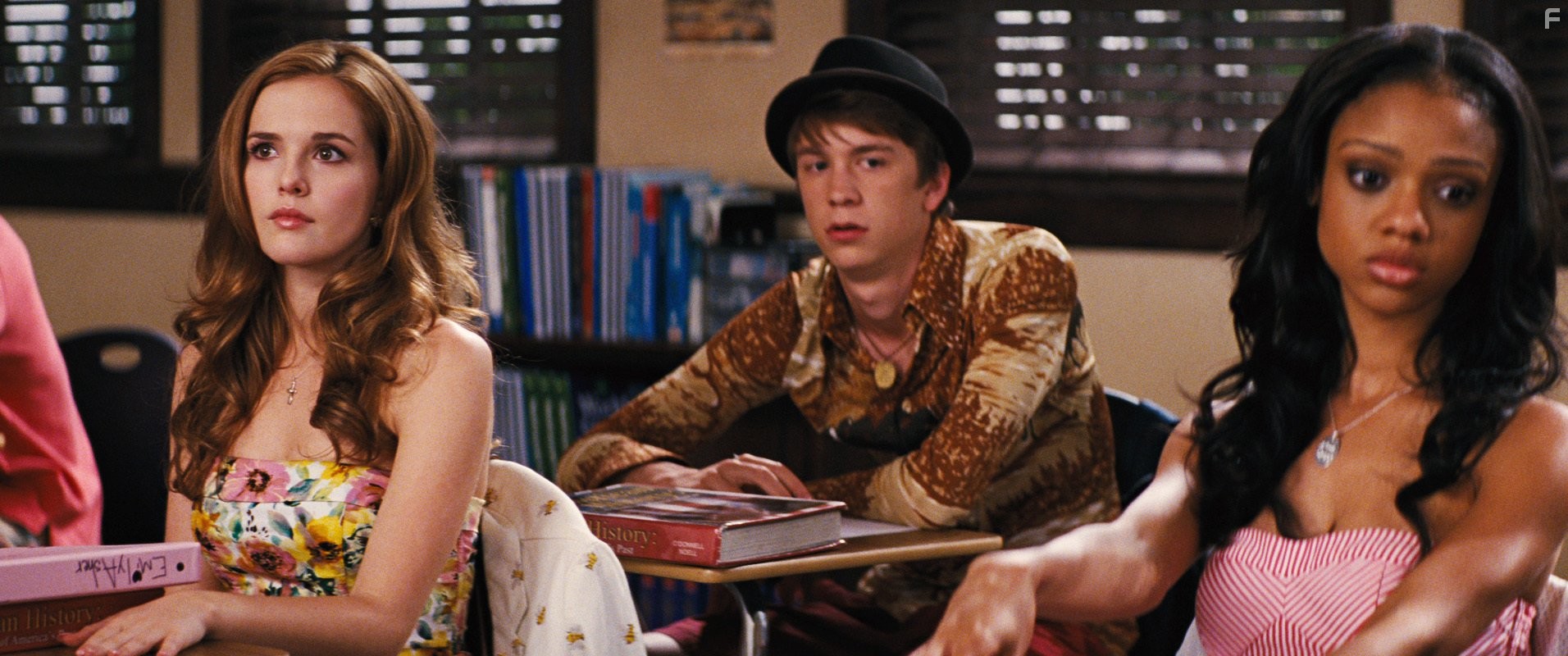 Tiffany Boone, Thomas Mann, and Zoey Deutch in Прекрасные создания (2013)