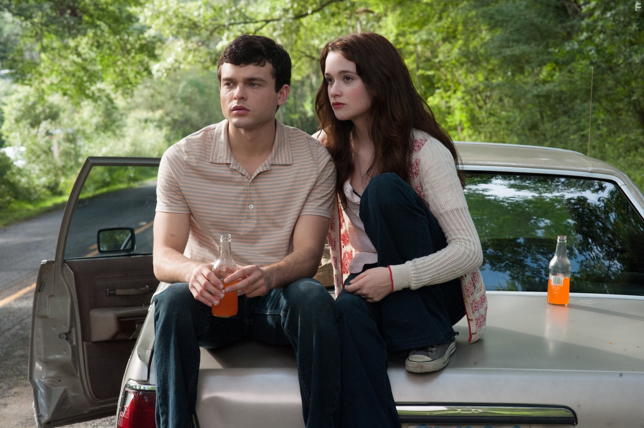 Alice Englert and Alden Ehrenreich in Прекрасные создания (2013)