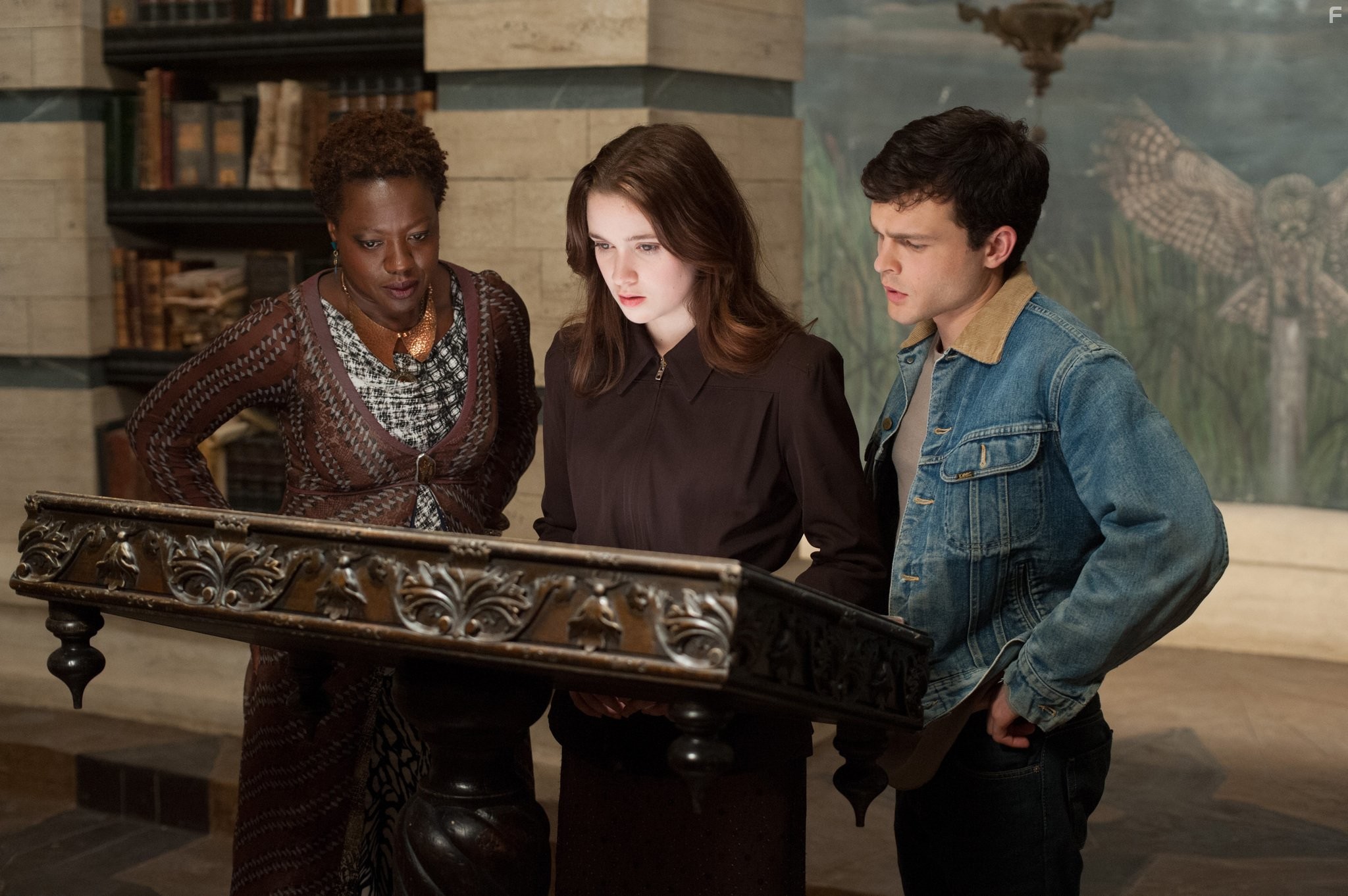 Viola Davis, Alice Englert, and Alden Ehrenreich in Прекрасные создания (2013)