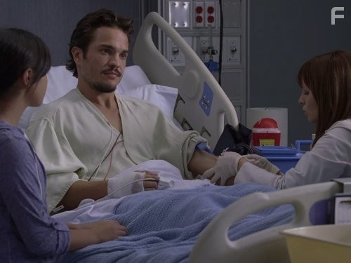 Kuno Becker and Amber Tamblyn in Доктор Хаус (2004)