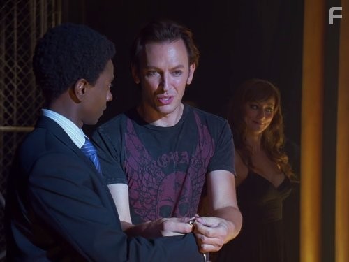 Steve Valentine and Edi Gathegi in Доктор Хаус (2004)