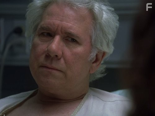 John Larroquette in Доктор Хаус (2004)