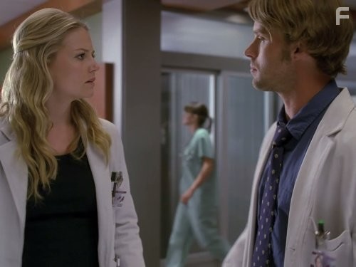 Jennifer Morrison and Jesse Spencer in Доктор Хаус (2004)